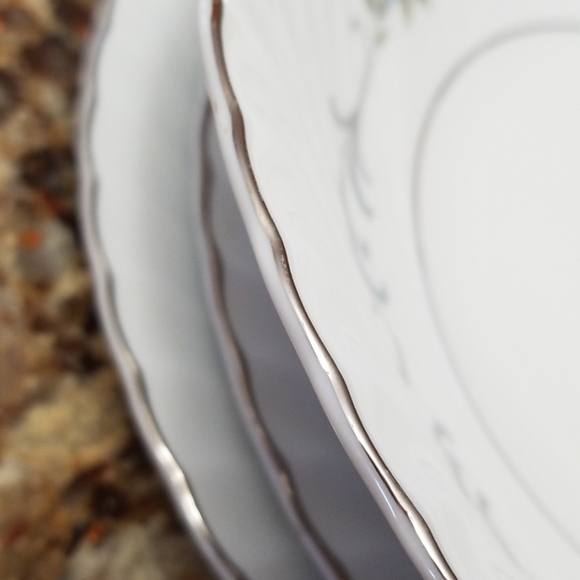 Mikasa beautifully styled 60 pieces (10 settings) - Picture 7 of 8